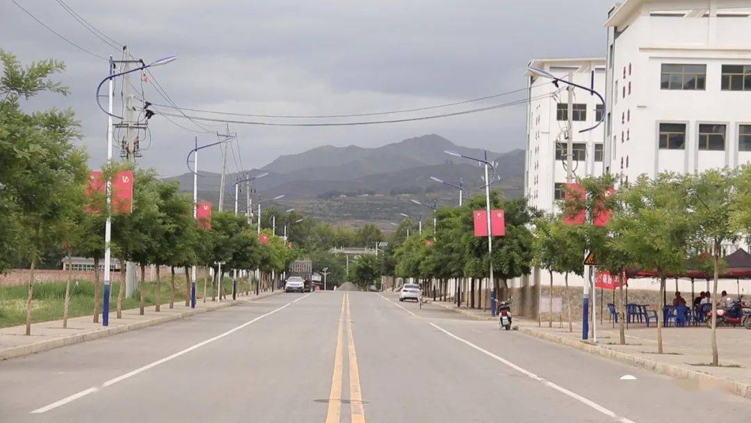 轰隆隆的切片机不停运转,也唱响了像李军强一样许许多多梅川村群众的