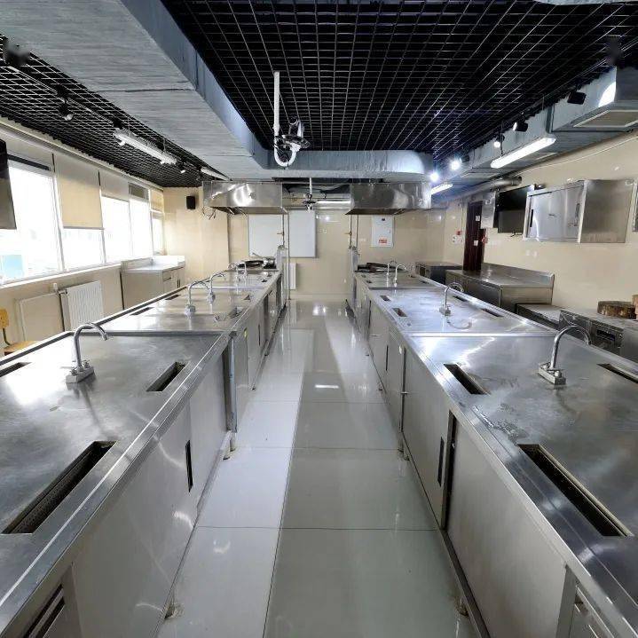 西餐实训室中烹冷菜实训室多功能演示室中餐热菜实训室旅游服务与管理