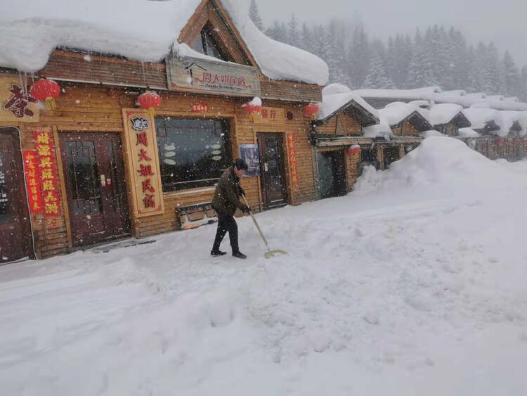 景区|雪乡持续降雪！游人尽“尝”雪“蛋糕”