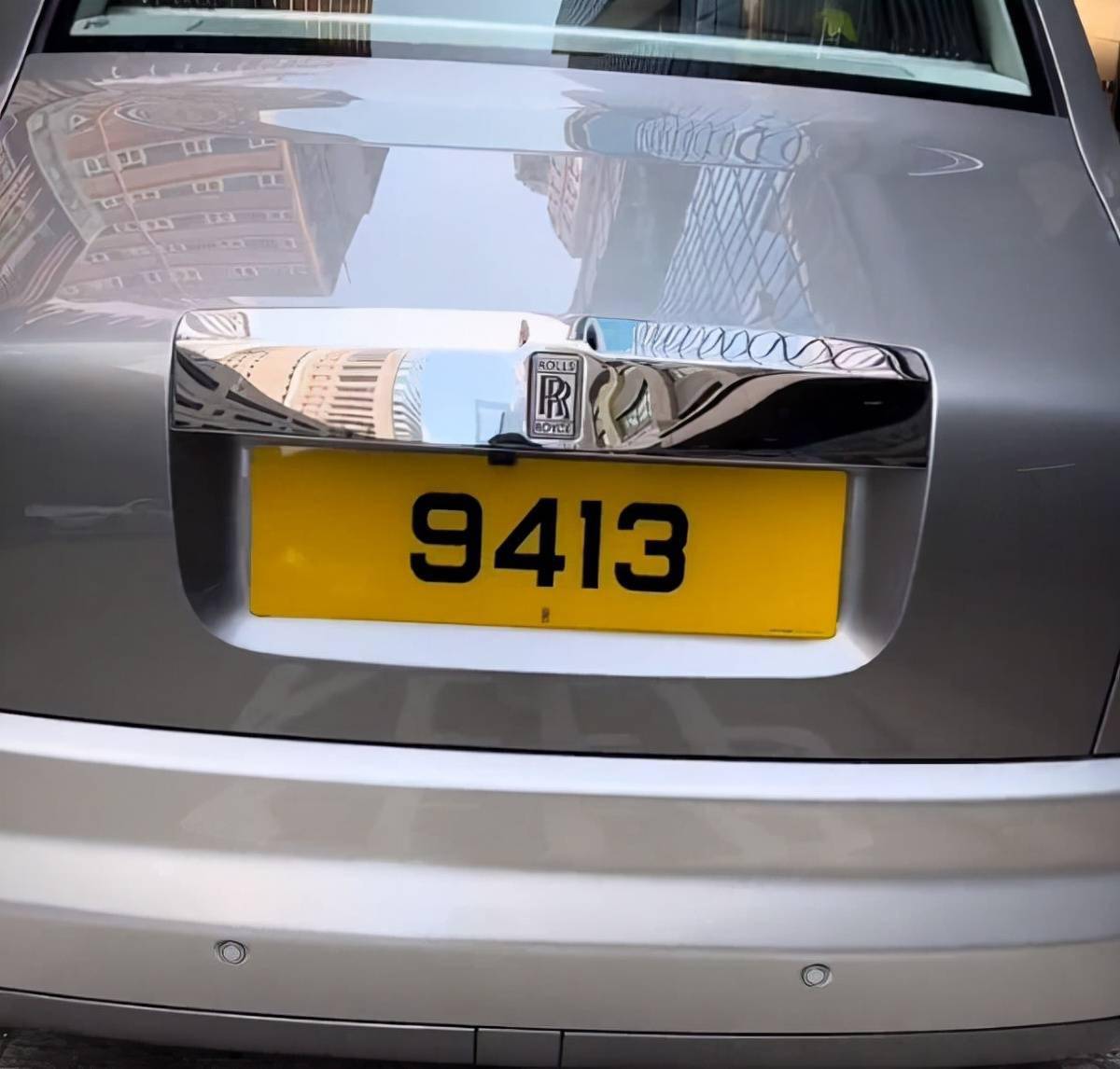 香港的九死一生车牌当年流拍五次车主10万买下用幻影上