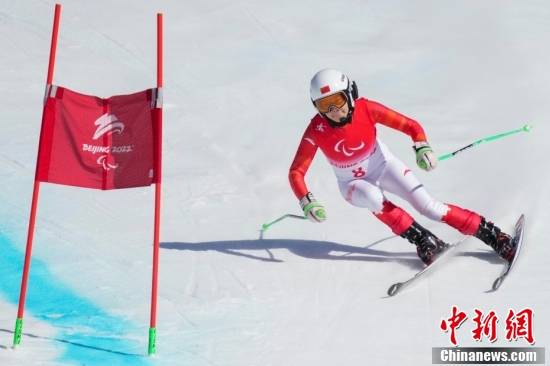 女子|残奥高山滑雪女子全能 - 视障决赛举行