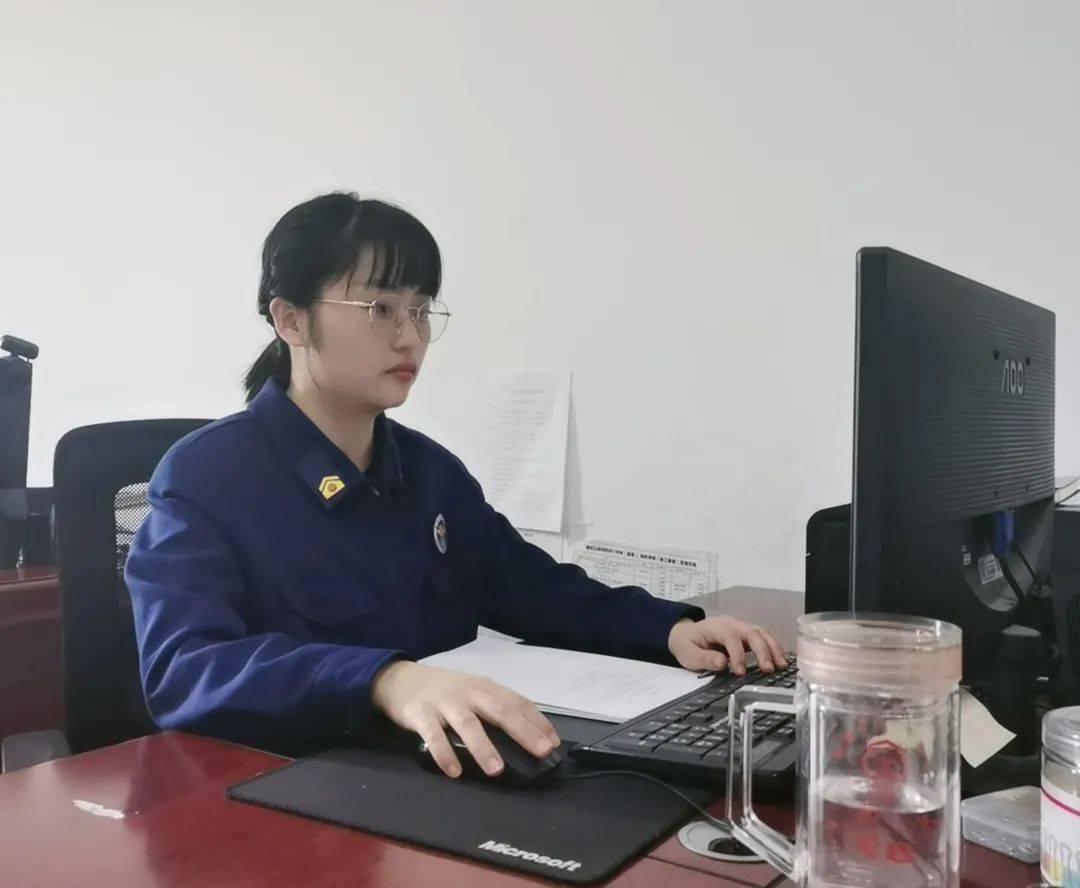 工作尽职尽责,任劳任怨;配合执法干部圆满完成大队防火的各项工作