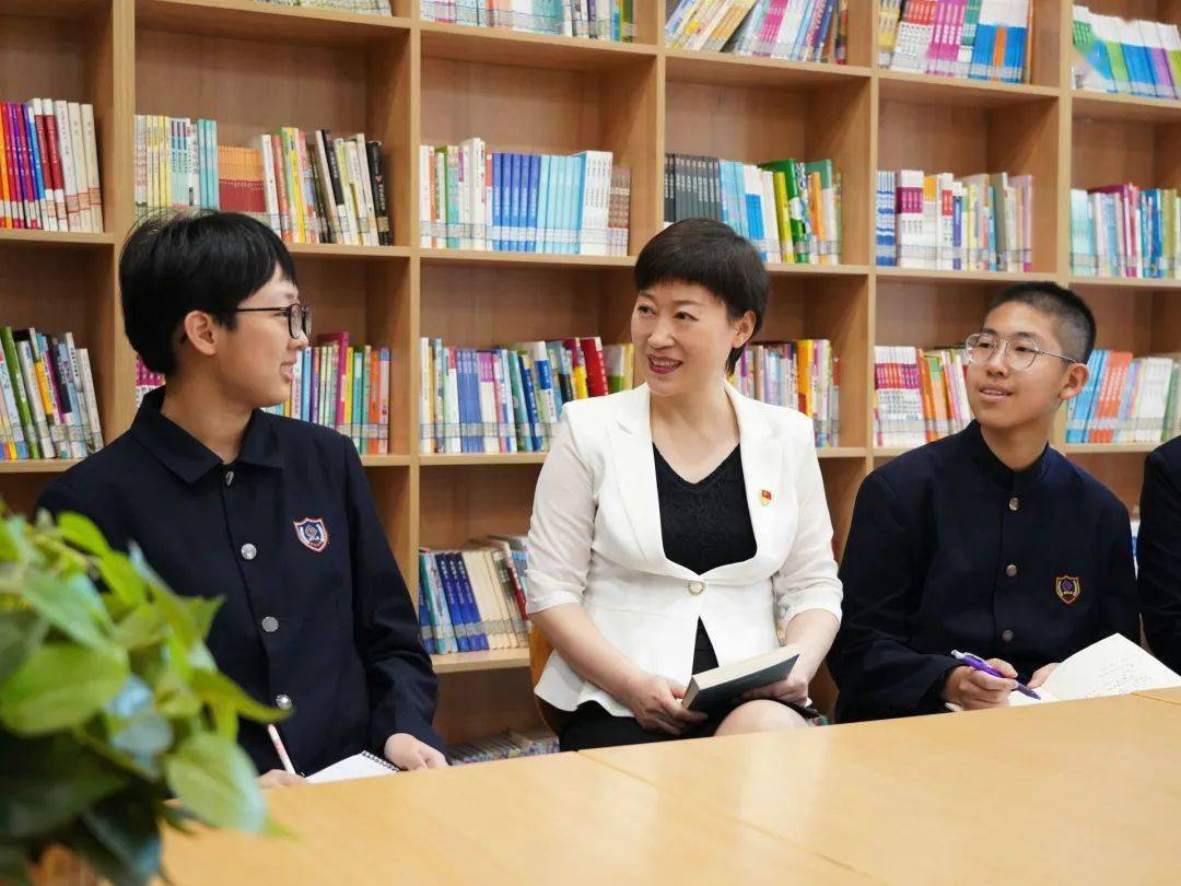 重磅石家庄外国语学校党总支副书记李红霞荣获全国三八红旗手