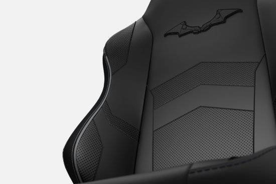 《新蝙蝠侠》联动电竞椅开售 外观受蝙蝠侠启发