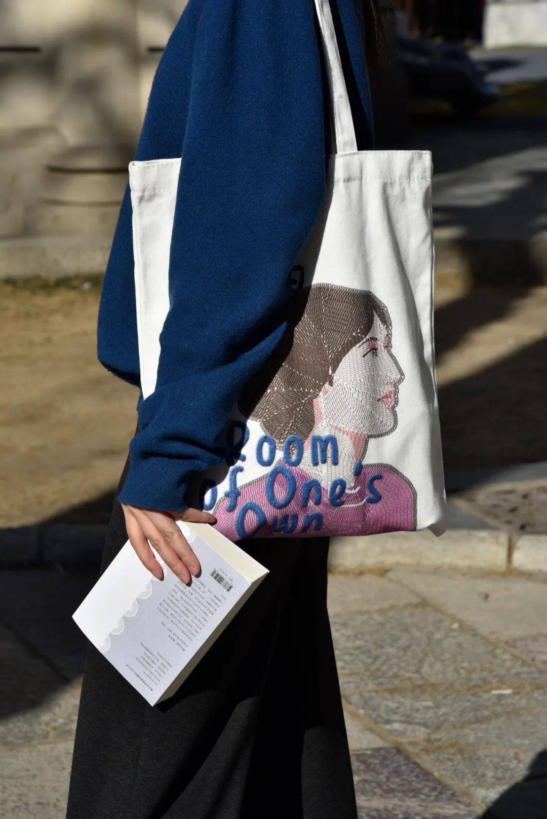 世间|成为发光的女性，用头脑作武器，在世间开辟一条路