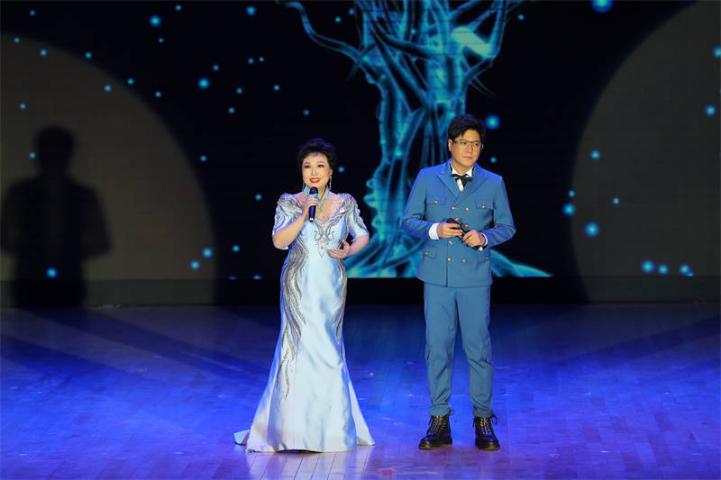 杜宁林,著名评书表演艺术家刘兰芳,女高音歌唱家黄华丽,青年歌唱家