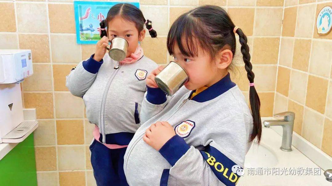浓情三月 与爱相伴——金色阳光幼儿园"三八"妇女节主题活动