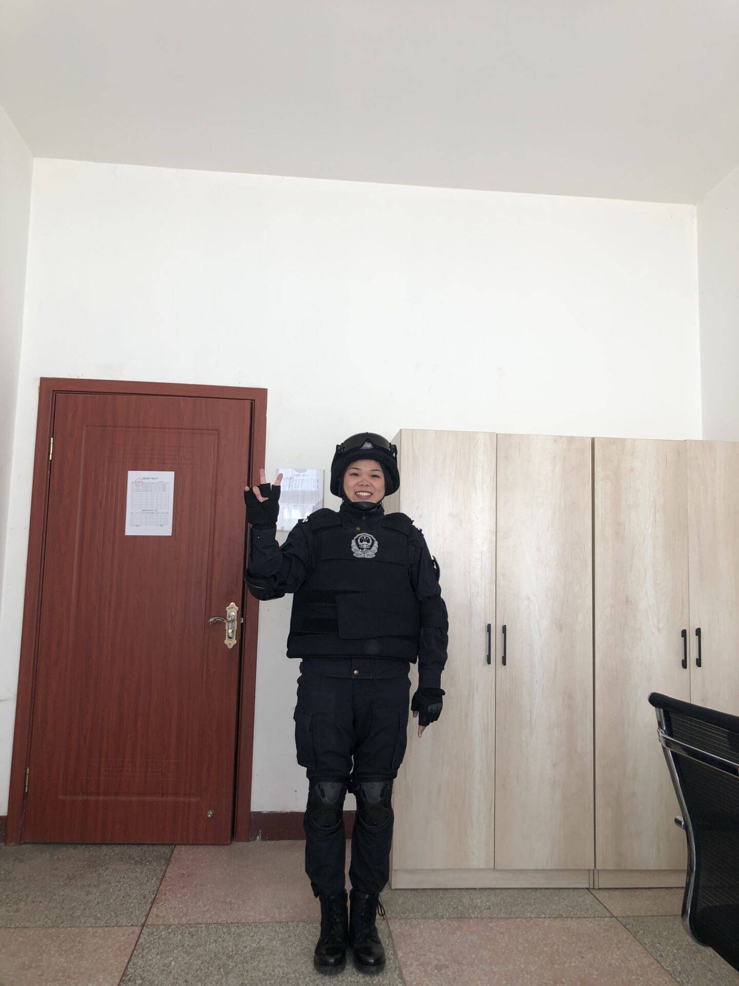 山城|三八节特写：盛放在山城国门的“山茶花”