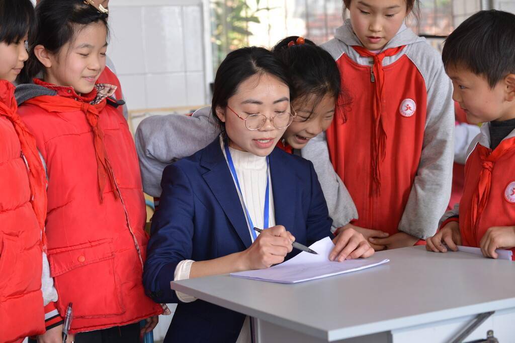 山村校园的女儿花荣县观山镇复兴小学校9名女教师素描