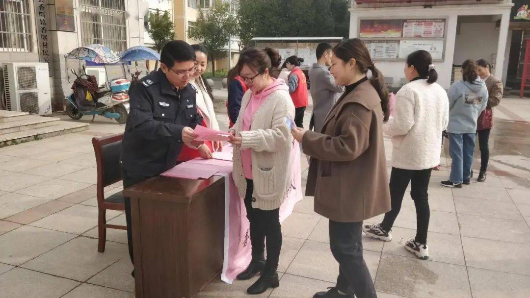 池州市组织开展三八妇女节普法宣传活动