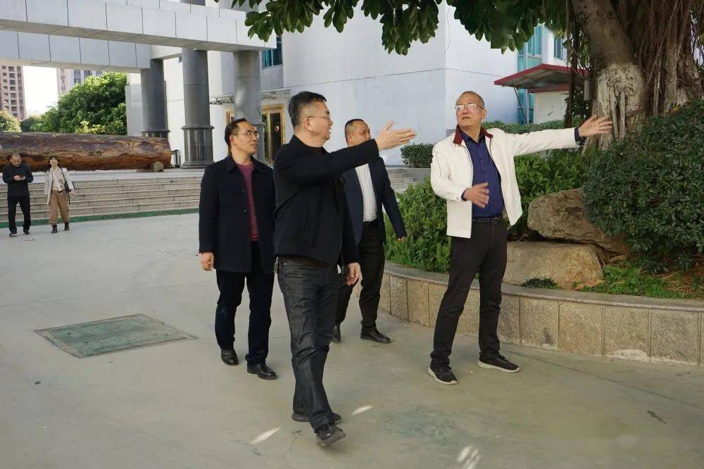 交流促成长互鉴共提升南安市鹏峰中学领导莅临我校交流指导