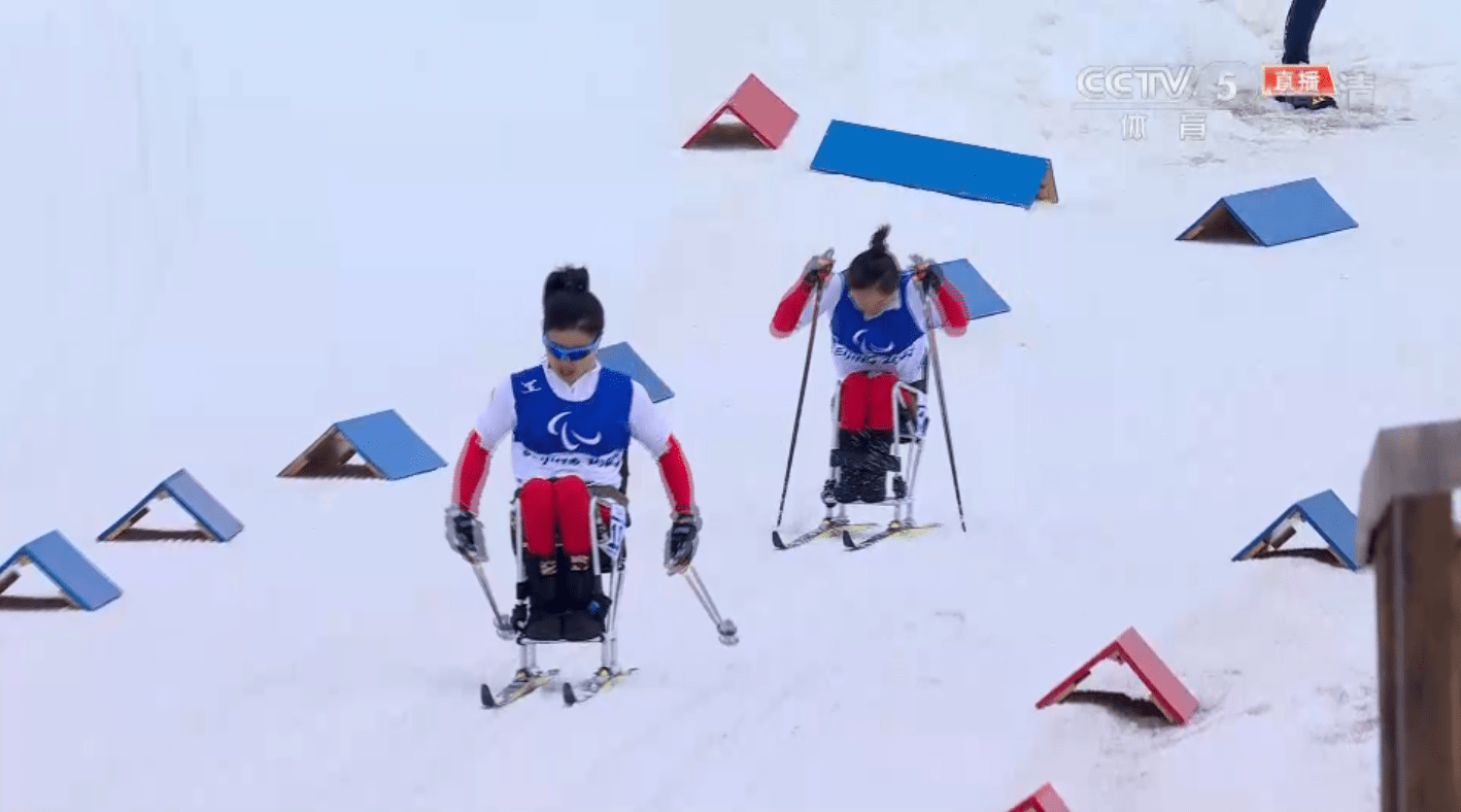 滑雪|越野滑雪女子短距离（坐姿组） 杨洪琼夺金 李盼盼摘铜