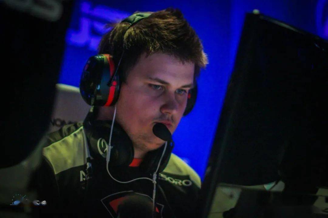 秃瑟考古csgo首届出印花胶囊的赛事卡托维兹2014