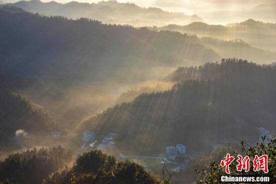 阳光|江西遂川 光照山林景色美