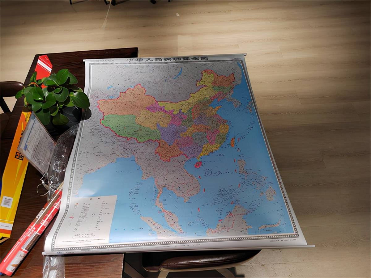 全国政协委员建议竖版世界地图进中小学教材记者实探竖版地图销售状况