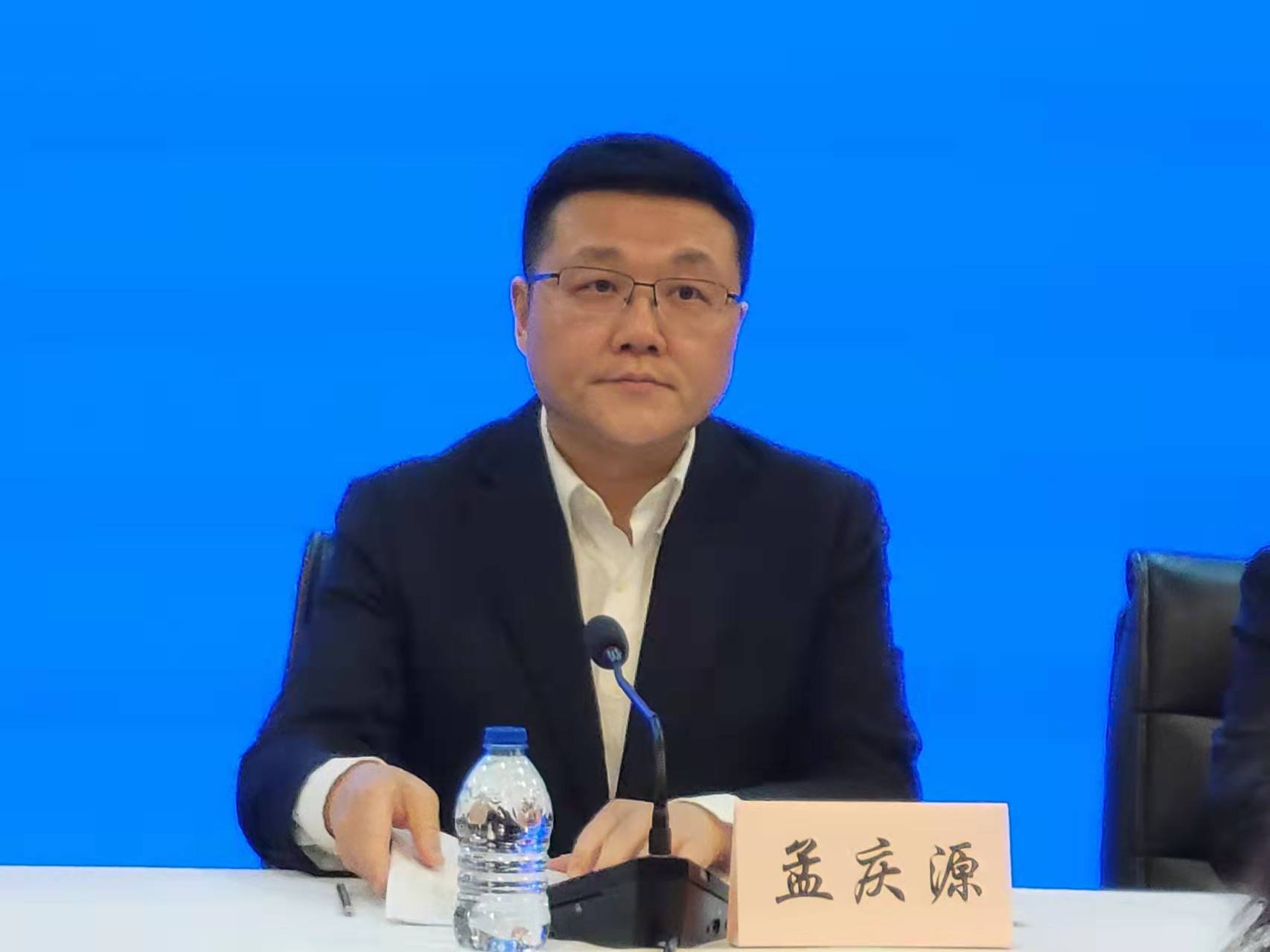 宝山区副区长把应急防疫和社会治理结合起来对特殊人群提供个性化服务