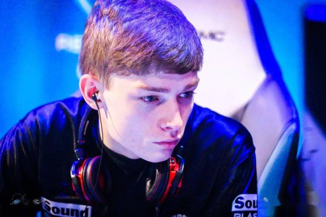 秃瑟考古csgo首届出印花胶囊的赛事卡托维兹2014