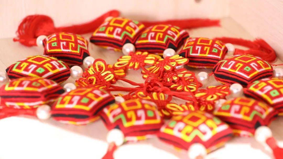 连南最美绣娘 "绣"出幸福蓝图——房伟艳_瑶绣_刺绣_文化