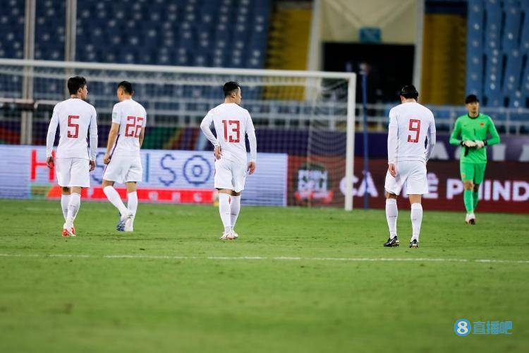 足球报|足球报：国足出征西亚名单预计不会少于25人，但也不会超过30人