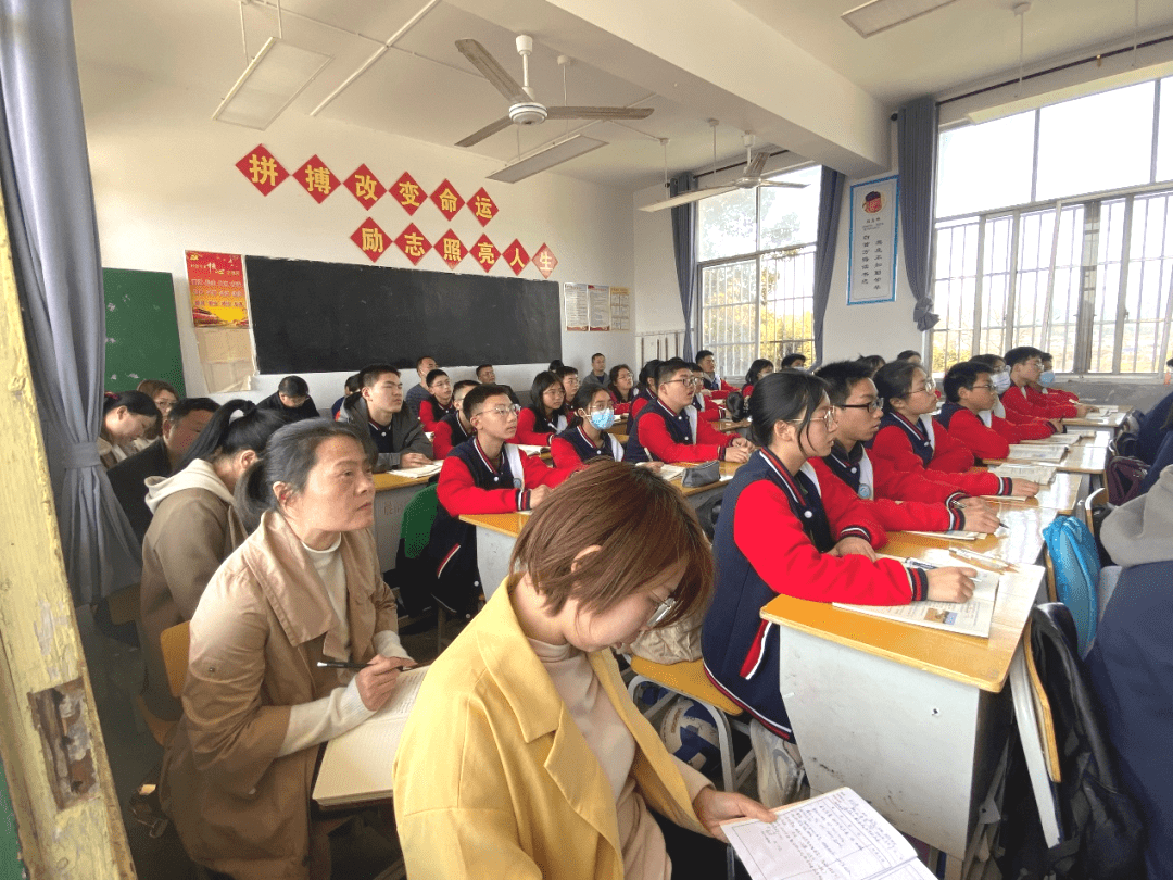 市熊玲初中化学名师工作室与东湖塘镇麻山中学"手拉手"教学研讨活动
