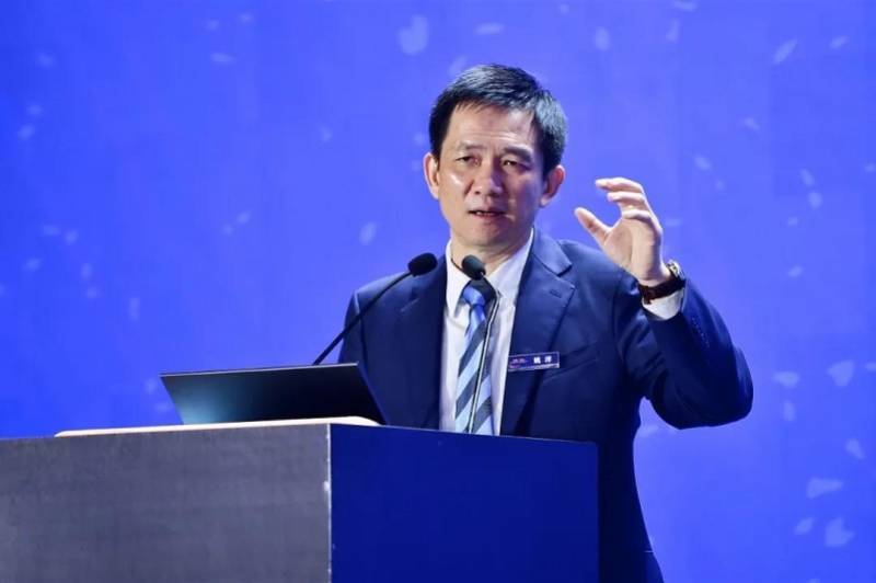 北京大學國家發展研究院院長姚洋指社會已經形成「買房才結婚」的歪風，奉勸年輕人「不要急著買房」。