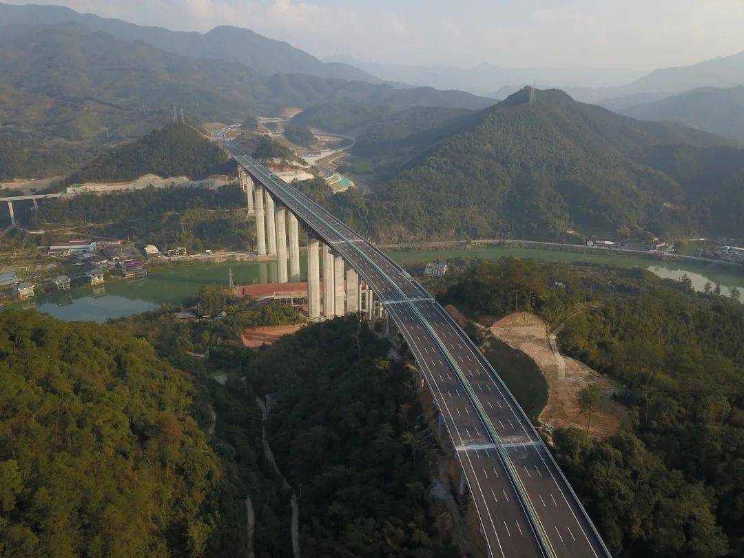 莆炎高速文笔山隧道图片