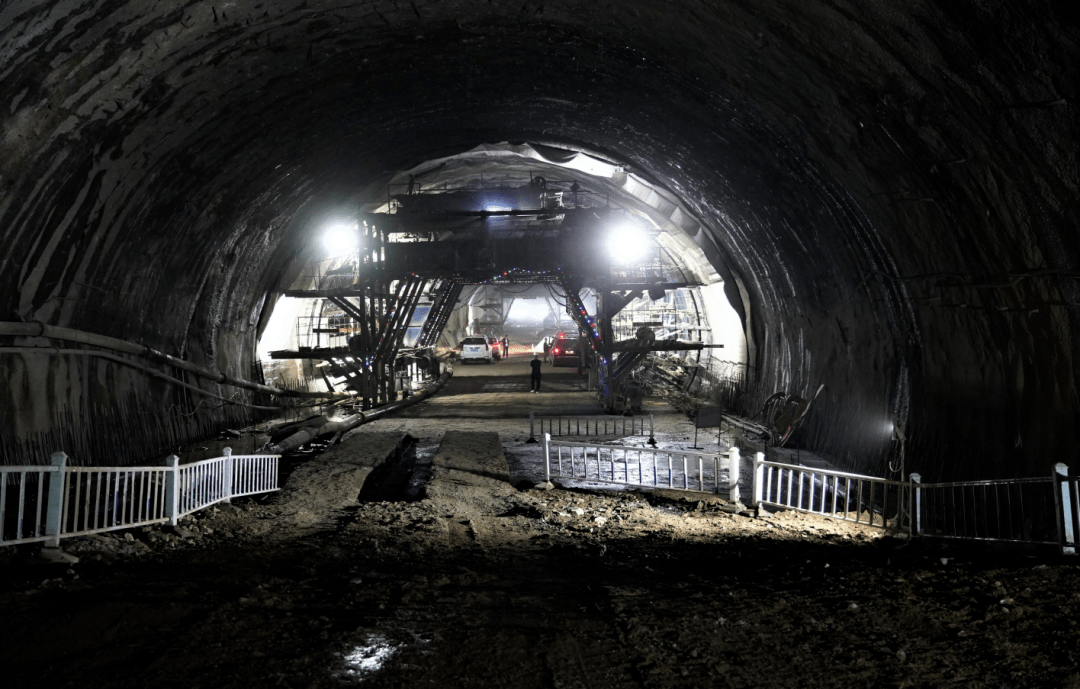 文笔山1号隧道顺利贯通莆炎高速公路三明境内项目进入扫尾收官阶段