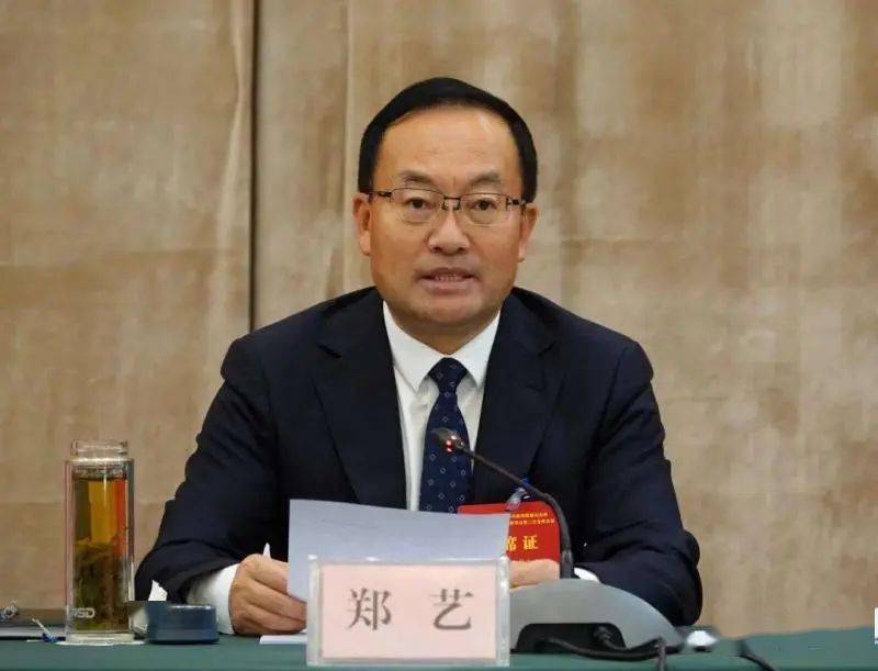 北京青年报记者专访了全国人大代表,西双版纳州委书记郑艺