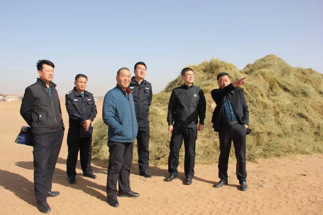 局禁毒局局长丁朝炜在禁毒办工作人员陪同下,组成检查组深入盐池县