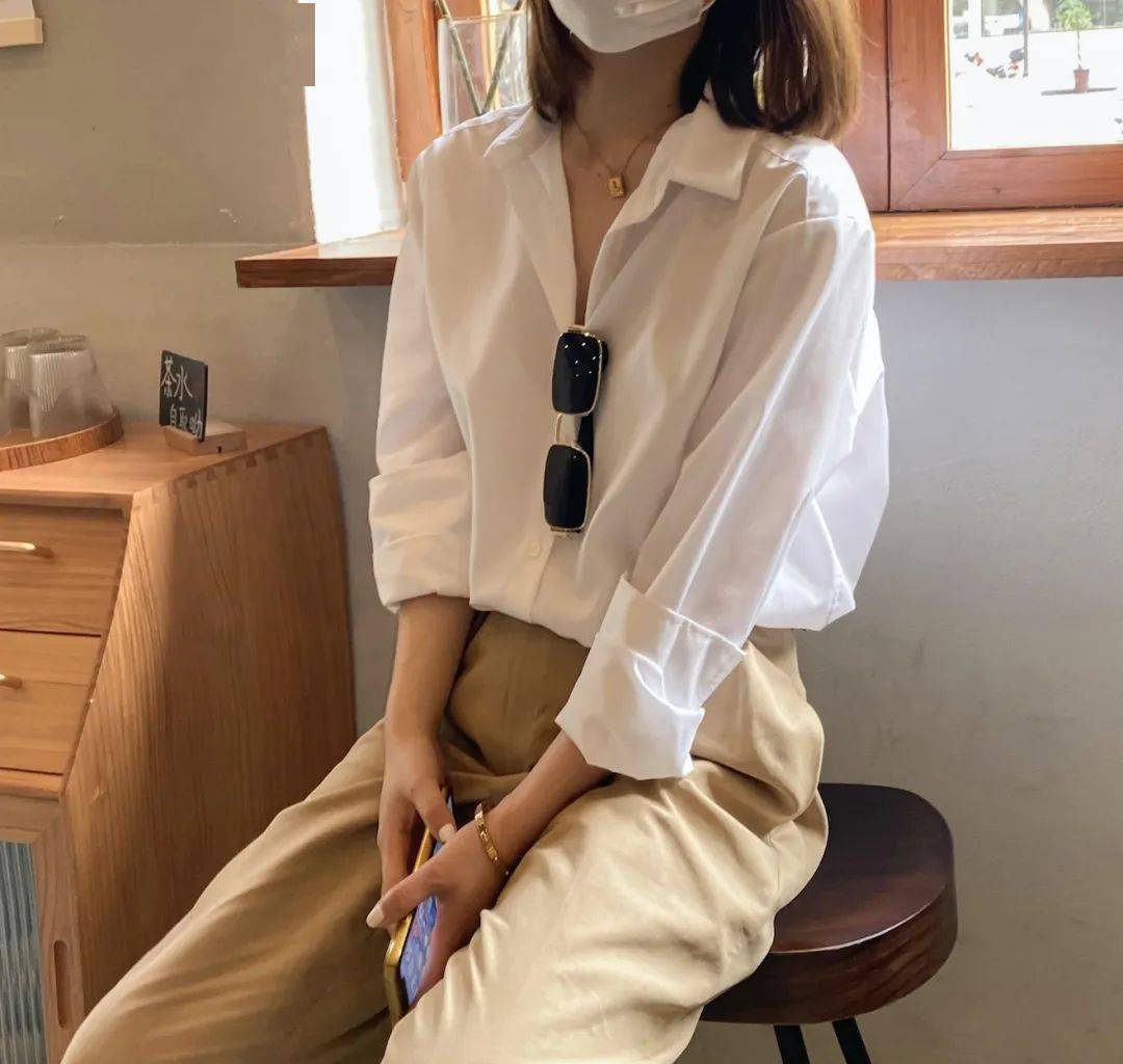 知性干练的白衬衫卡其裤配好了一套还出了巨遮肉的杏色直筒裤