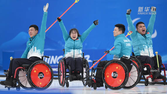 心情|新华全媒+|中国轮椅冰壶队队员闫卓：夺冠心情很激动！冰壶运动很“智慧”！大家多来玩冰壶！
