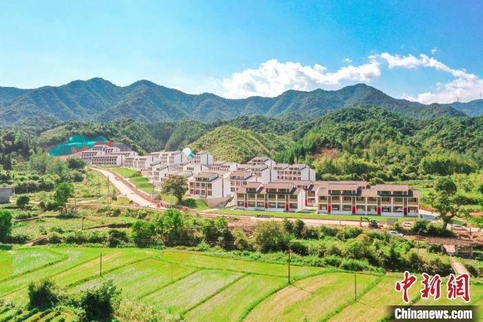 题:江西乡村振兴见闻:村民住上小别墅 打造致富农旅牌作者 吴鹏泉