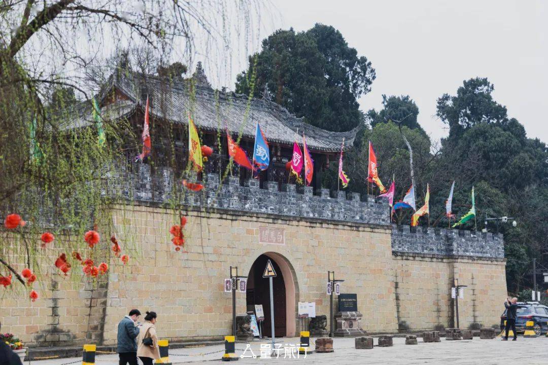 屹立在鹿头山上三国文化古遗址,兵家必争葭萌关,剑门关,江油关,涪城关