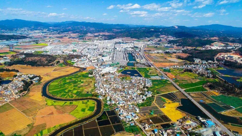 牟定县城县城中心镇共和镇把县城当做一个大景区来统筹规划,在城东