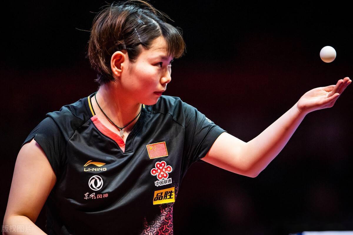 wtt新加坡大满贯莎昱合体横扫晋级何卓佳苦胜张默