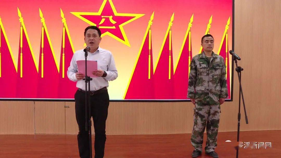 市委书记罗伟雄代表市委,市人大,市政府,市政协以及全市103万岑溪人民