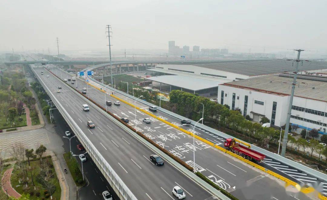 原來每天要開車繞經江城大道上三環線去東西湖上班,今後可以從車谷