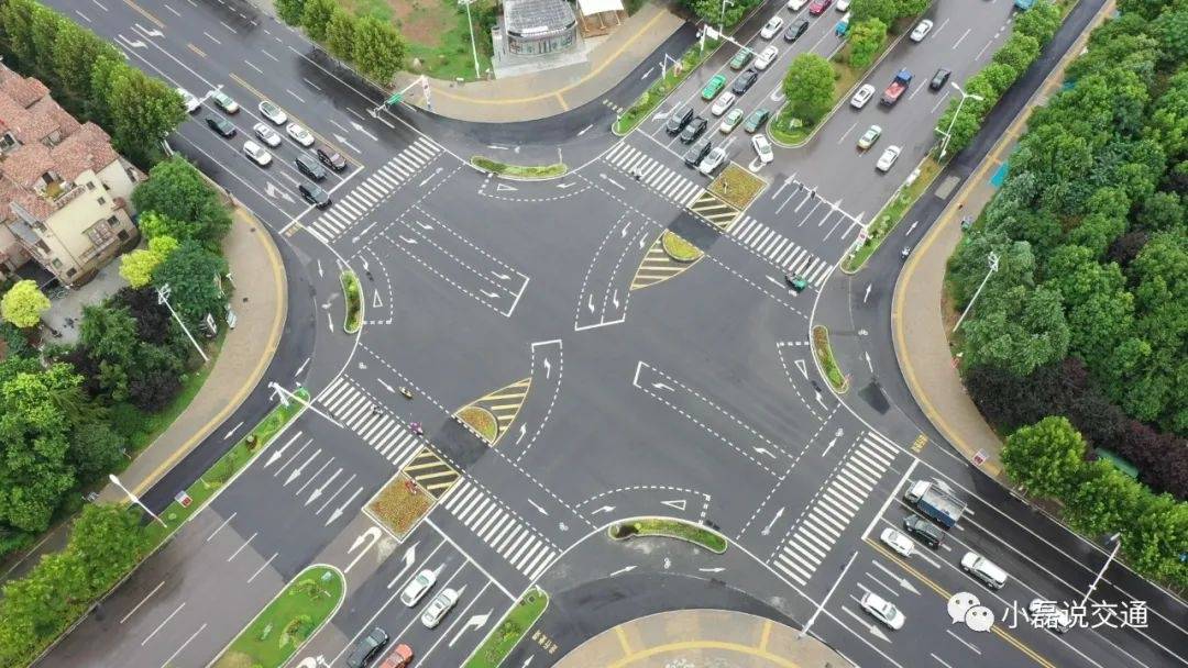 非机动车在路口如何左转看这里