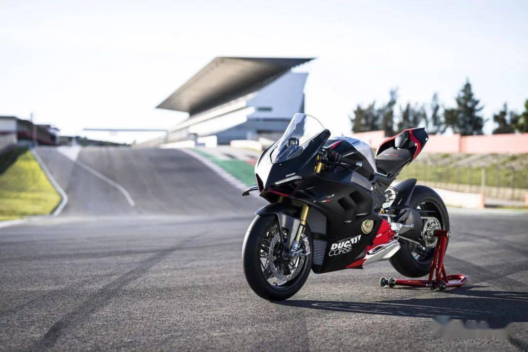 赛道王者降临杜卡迪发布2022款panigalev4sp2丨业界