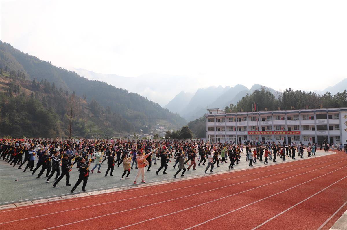 鱼,孩童会耍霸王鞭,武陵山深处藏着一座白族家园_铁炉_鹤峰县_白军