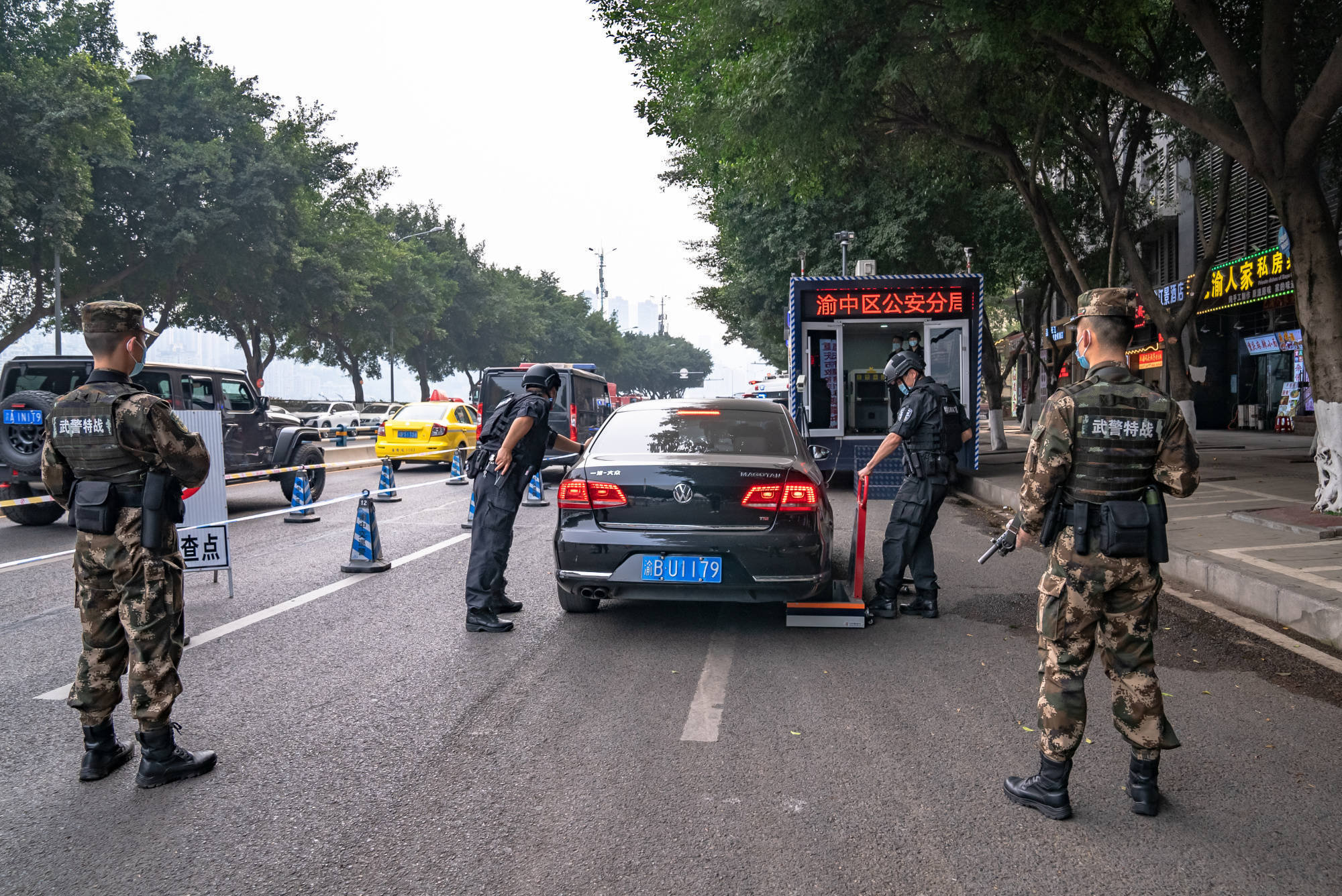 满意度|重庆首个移动式智慧公安检查站亮相渝中