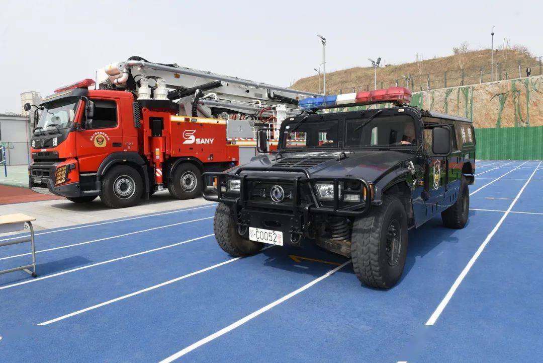 十堰一学校,装甲车消防车都去了!在干啥?_演练_师生_特警