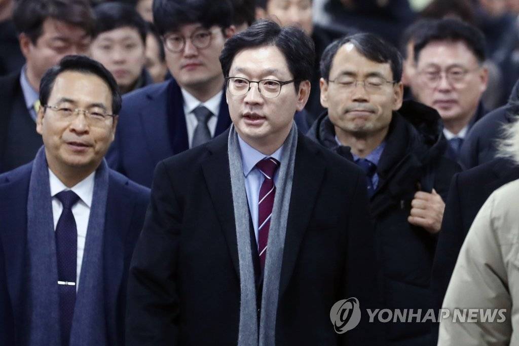 罕见临时取消会晤后，韩国新旧政府因人事权赦免权问题生分歧