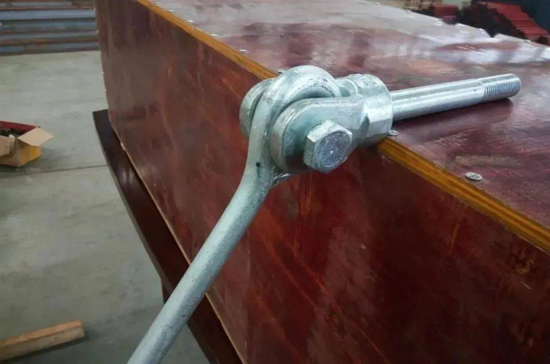 新型梁侧悬挑承力架工艺介绍_工字钢_钢梁_预埋件