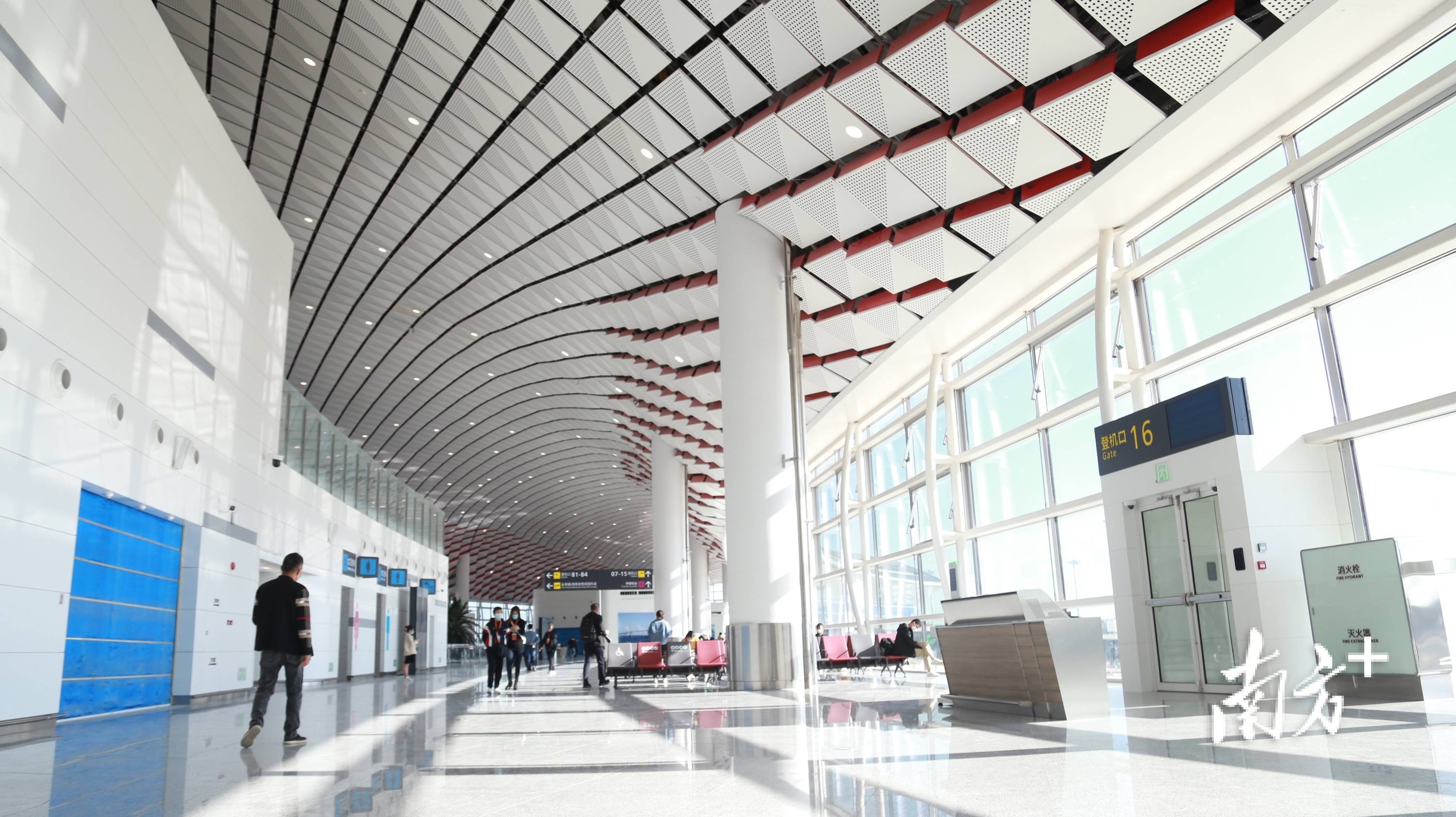 湛江吴川机场建成投运，是广东机场集团在湛江市的大力支持下……|广东省|湛江市|粤西_新浪新闻