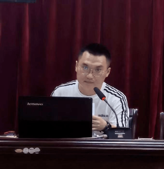 海口市灵山中学召开2022届高考备考暨月考成绩分析会