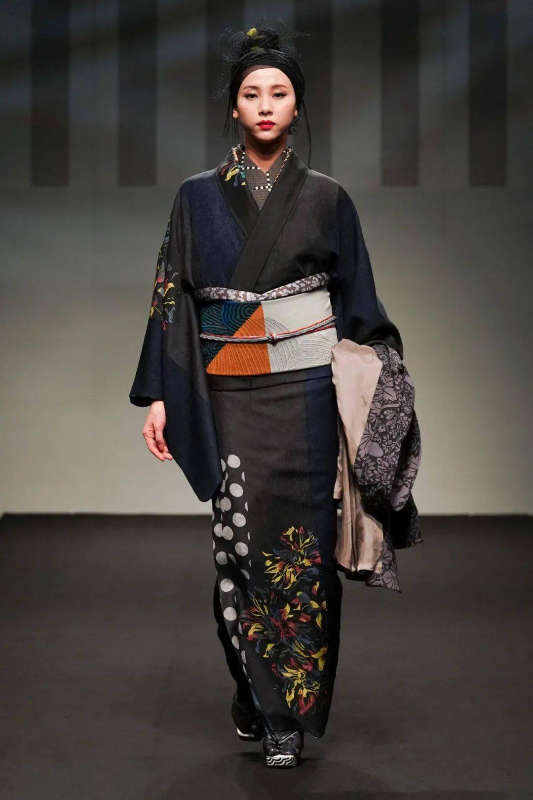 joutarosaito2022秋冬系列将成为未来复古的和服