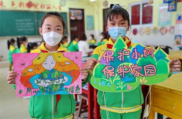 护绿广告牌小学生图片