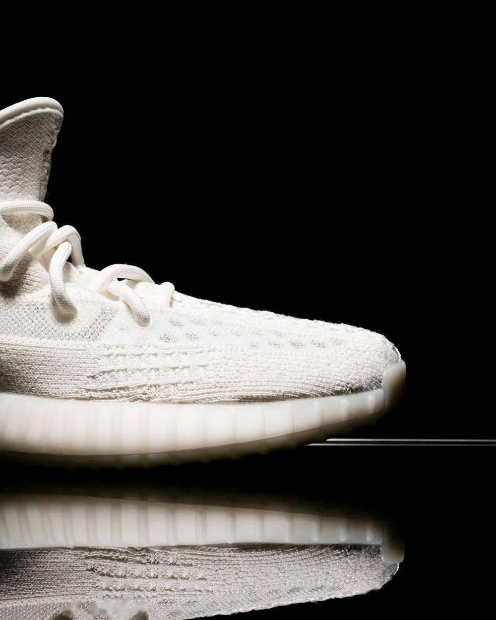 视觉 今年春天最难抢的小白鞋！「纯白」Yeezy 350 又来了！提前开箱上脚！