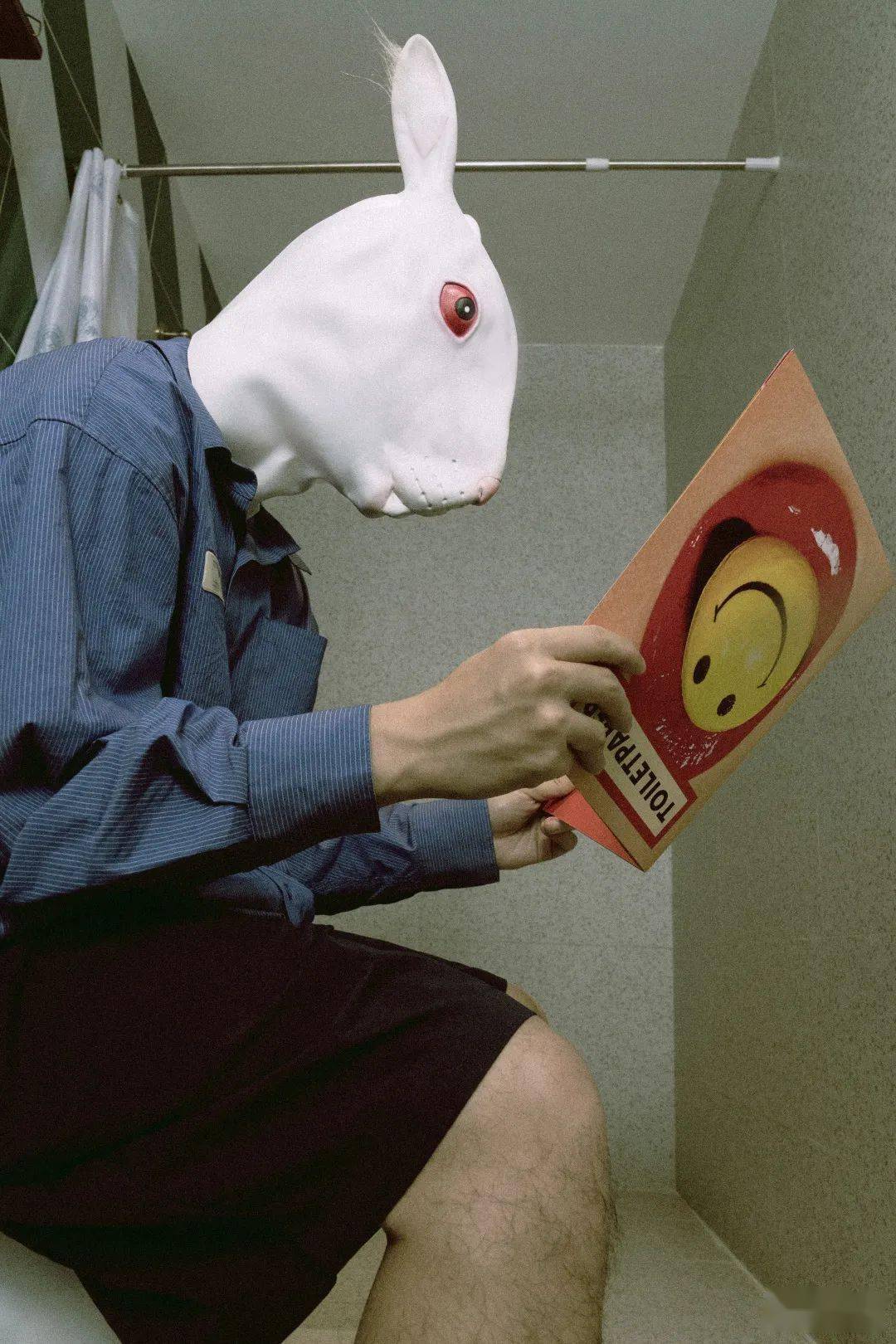 selected靠恶趣味发家的杂志toiletpaper是搞艺术还是博眼球